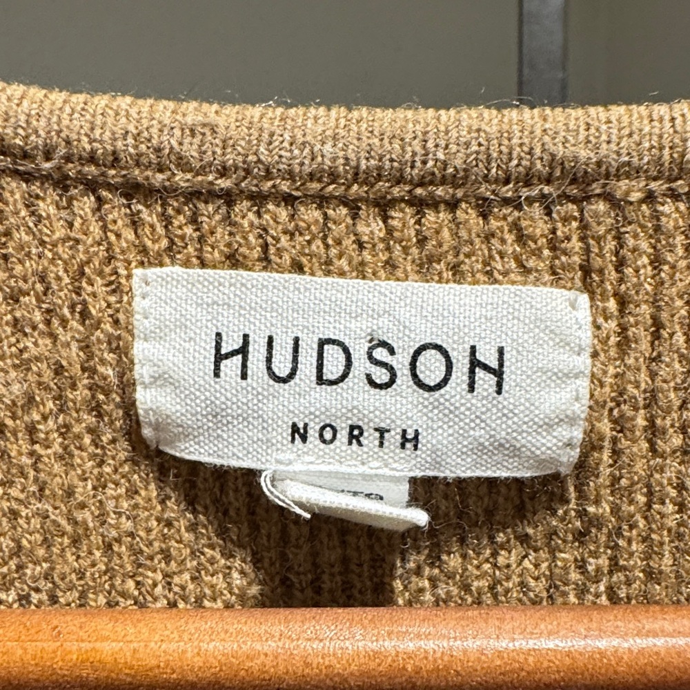 Hudson North Women's Tan V-Neck Sweater size XL 🐕 - Picture 2 of 4